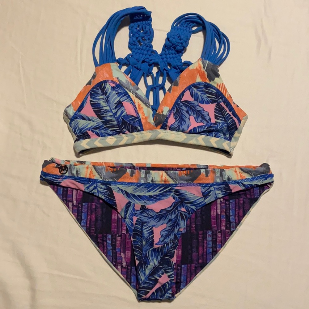 MAAJI reversible swim top/bikini bottom - Size M